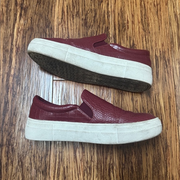 Matisse red crocodile print vegan leather slip on platform sneakers size 6 - Picture 4 of 11
